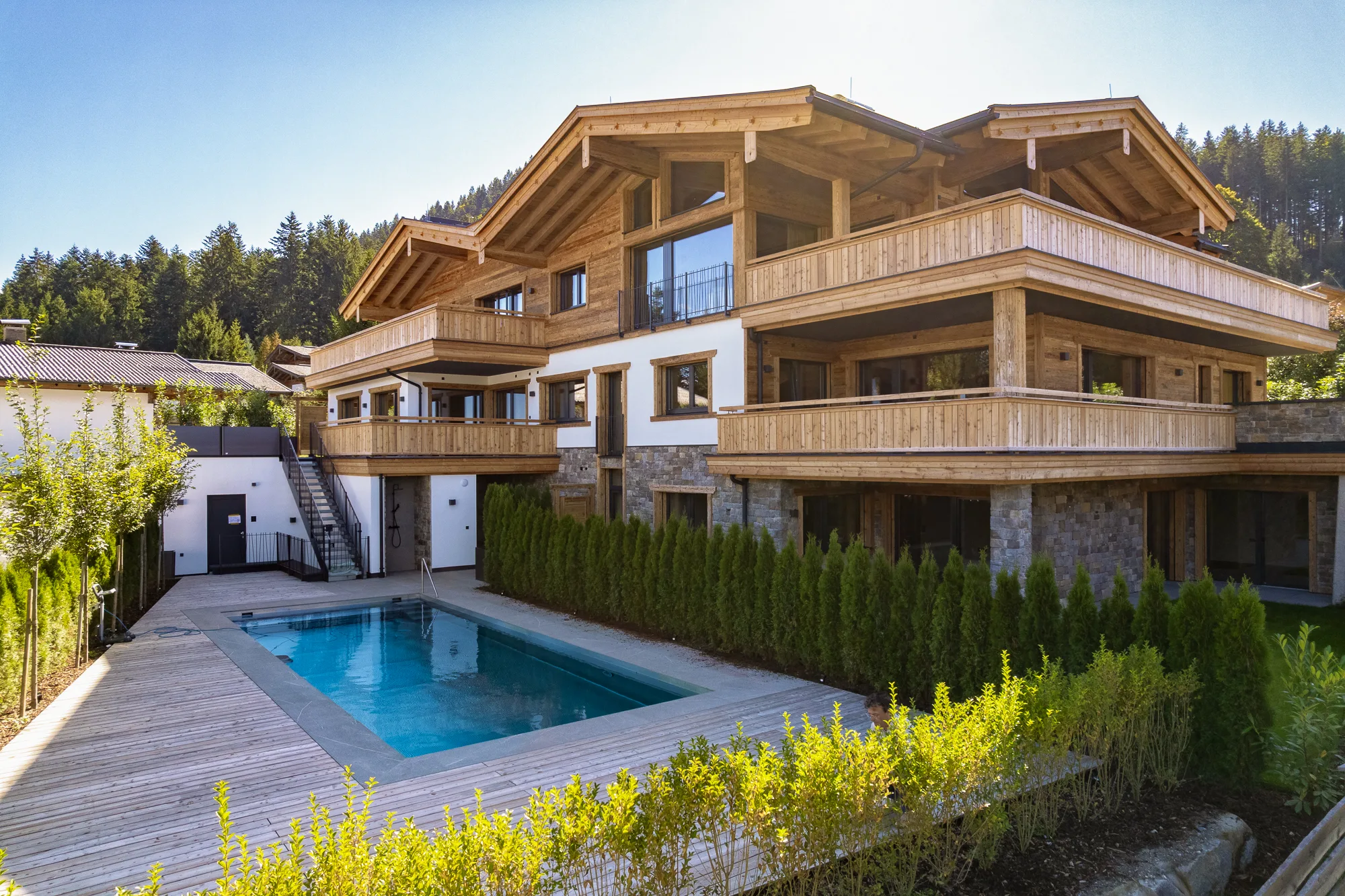 Miete: Ski in / Ski out – Neubauwohnung mit Kaiserblick & Pool